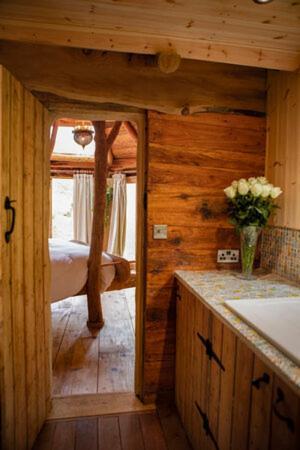 Little Hollows Glamping Chalet *