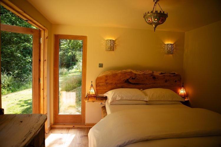 Little Hollows Glamping *