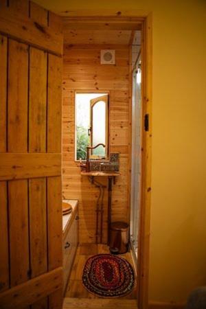 Chalet Little Hollows Glamping *