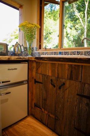 Little Hollows Glamping Chalet